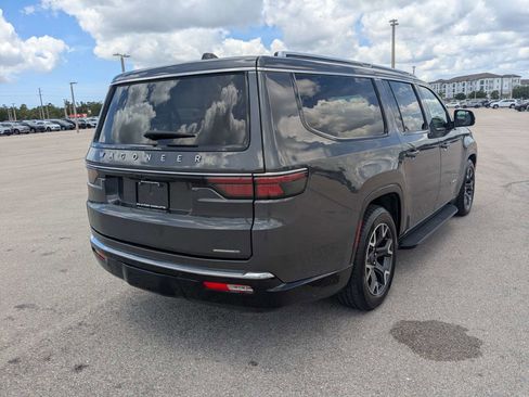Used 2024 Jeep Wagoneer L Series III w/ Flexible Seating Group AWD/4WD image 5
