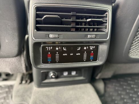 Used 2019 Audi Q8 Premium Plus w/ Premium Plus image 18