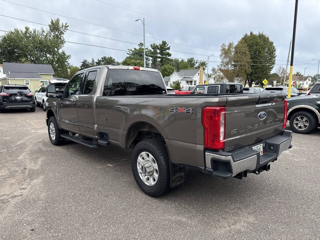 Used 2023 Ford F350 XLT AWD/4WD image 3