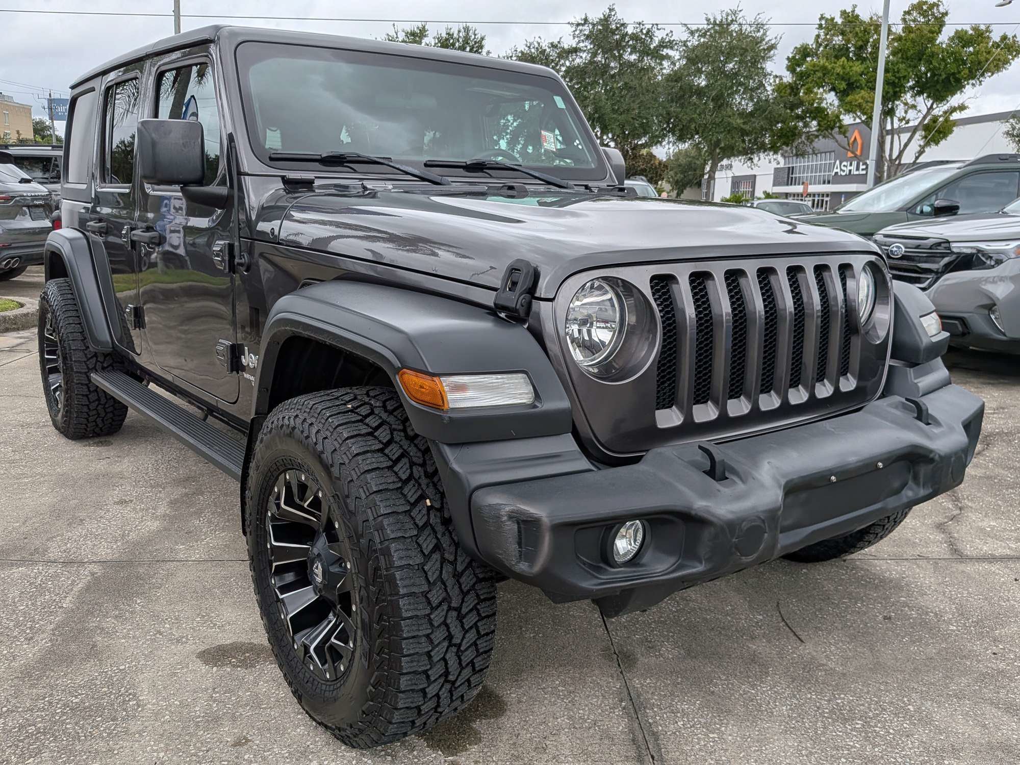 Used 2018 Jeep Wrangler Unlimited Sport S AWD/4WD image 2
