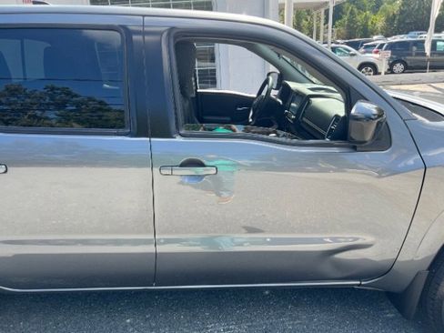 Used 2022 Nissan Frontier SV w/ Technology Package image 5