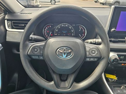 Used 2025 Toyota RAV4 XLE AWD/4WD image 17