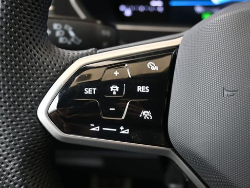 Certified 2024 Volkswagen Tiguan SE R-Line image 26