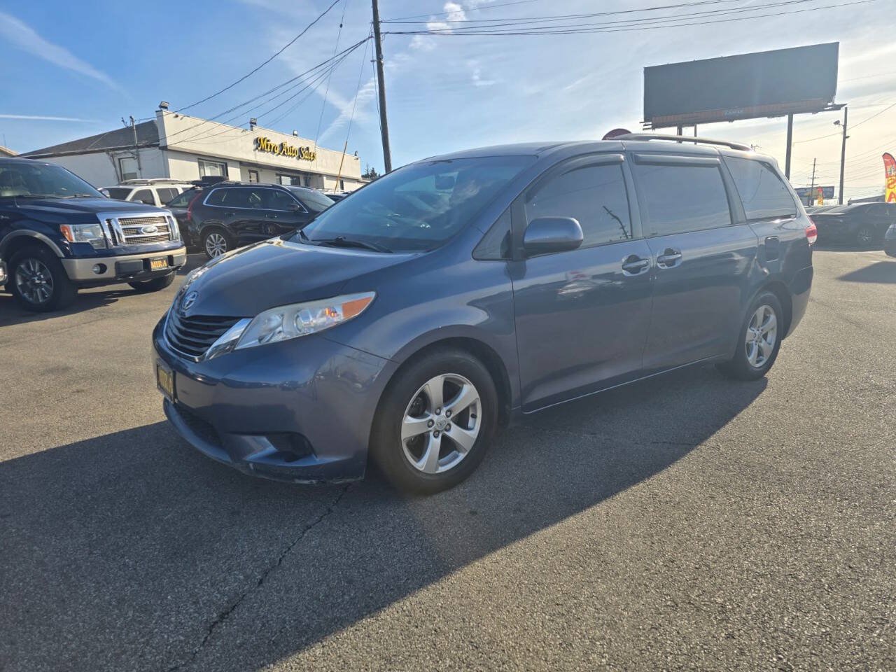 Used 2014 Toyota Sienna LE FWD image 40