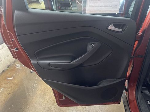 Used 2019 Ford Escape SE image 18