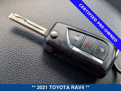 Used 2021 Toyota RAV4 LE image 32