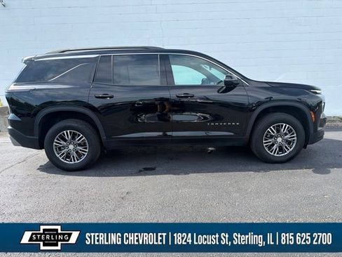 Used 2025 Chevrolet Traverse LT AWD/4WD image 2