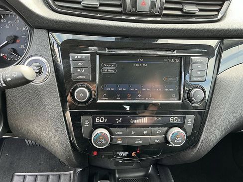 Used 2021 Nissan Rogue Sport SL AWD/4WD image 17