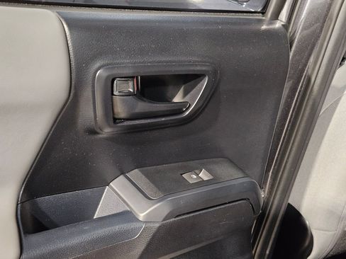 Used 2018 Toyota Tacoma SR w/ SR Convenience Package RWD image 33