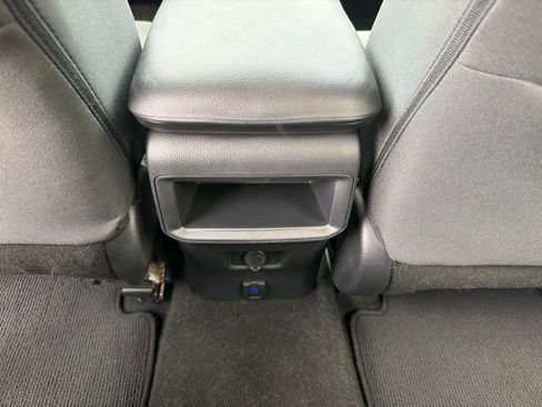 Used 2021 Toyota RAV4 LE AWD/4WD image 18