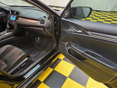 Used 2016 Honda Civic Touring image 13