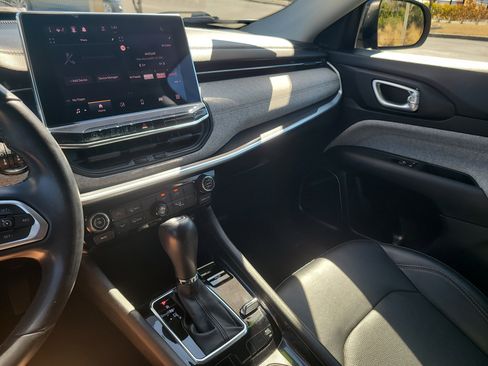 Used 2022 Jeep Compass Latitude image 22