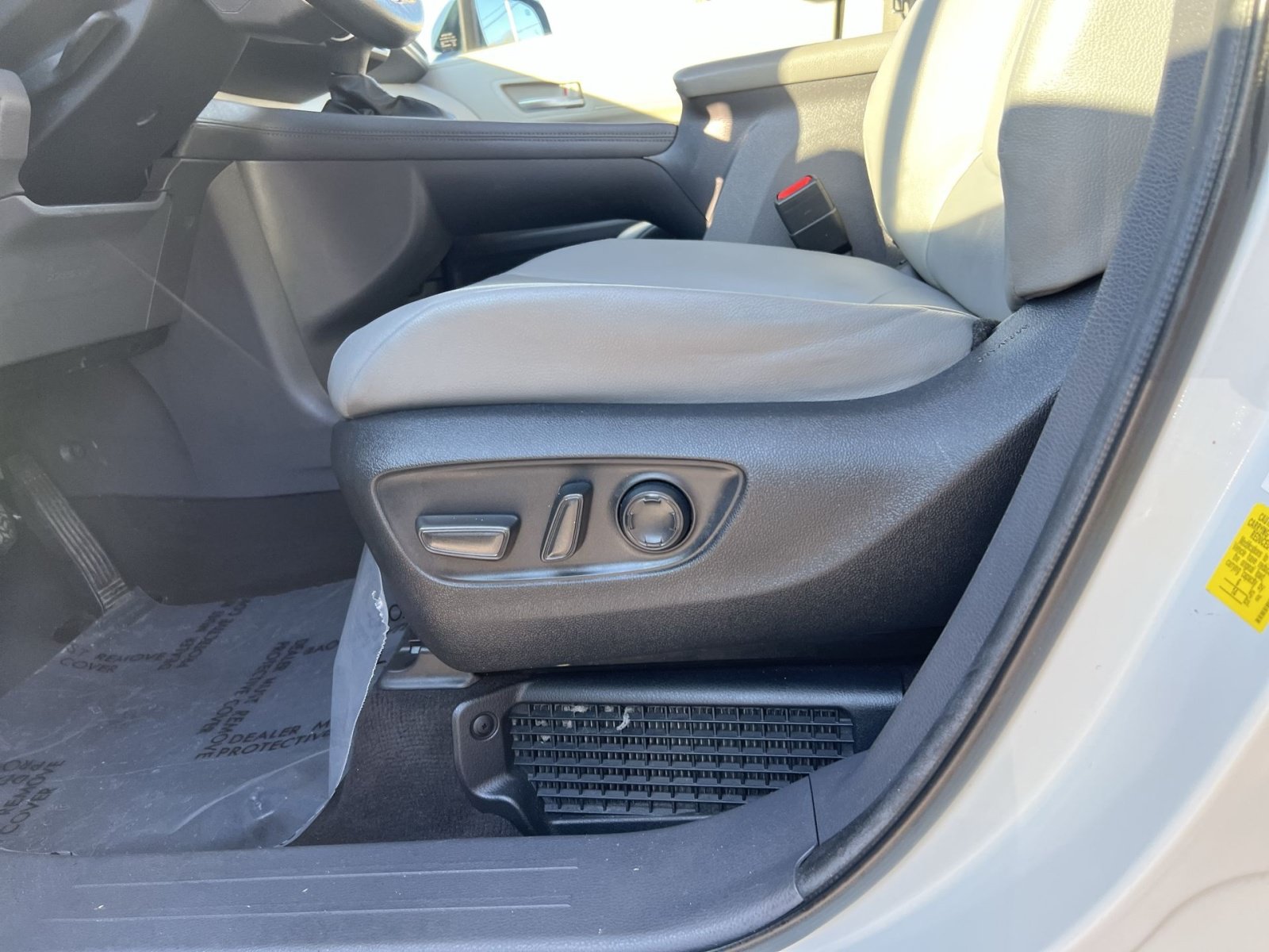 Used 2024 Toyota Sienna XLE w/ XLE Plus Package AWD/4WD image 14