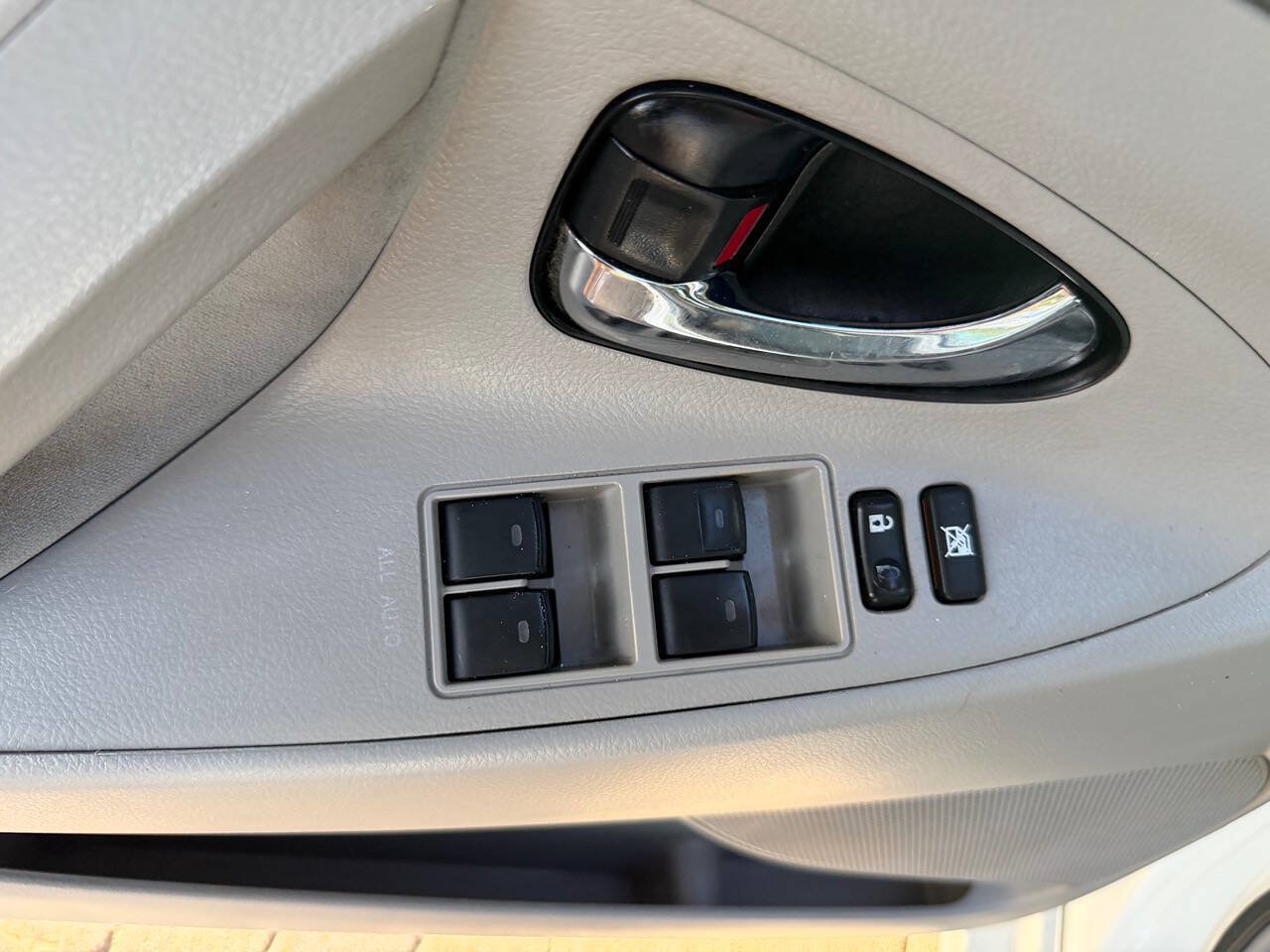 Used 2010 Toyota Camry LE FWD image 23