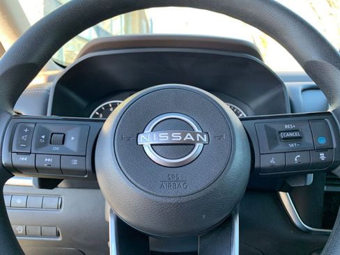 Used 2023 Nissan Rogue SV image 28