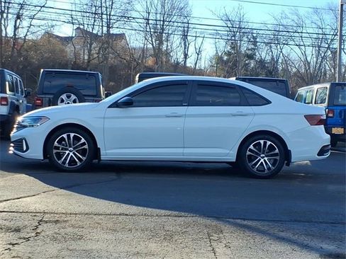 Used 2024 Volkswagen Jetta Sport image 7