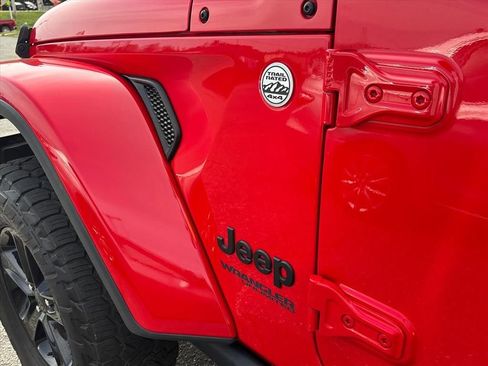 Used 2019 Jeep Wrangler Unlimited Sahara image 14