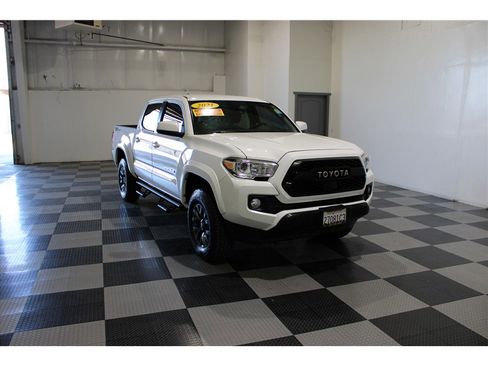 Used 2021 Toyota Tacoma SR5 image 3