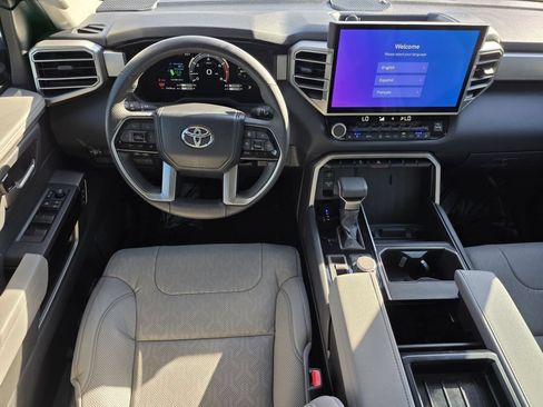 Used 2024 Toyota Tundra Limited AWD/4WD image 33