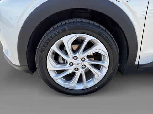 Used 2023 Chevrolet Bolt EUV LT FWD image 9