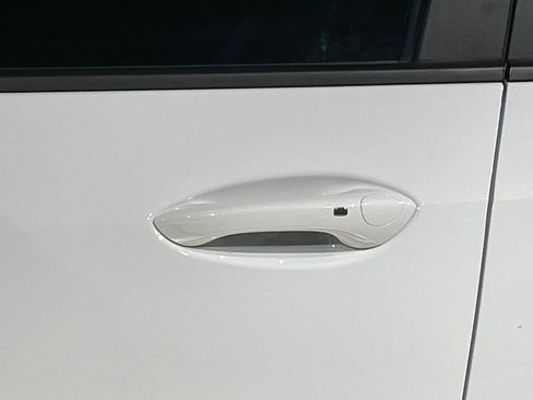 Used 2025 Chevrolet Trax RS image 17