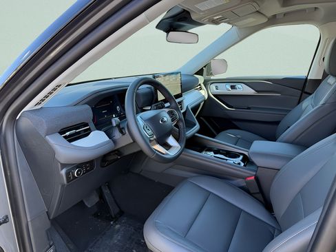 New 2026 Ford Explorer Active w/ Active Comfort Package AWD/4WD image 3