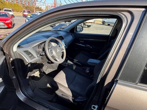 Used 2018 Mitsubishi Outlander Sport ES FWD image 7