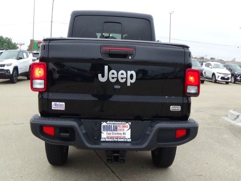 Used 2022 Jeep Gladiator Overland w/ Popular Equipment Package AWD/4WD image 7