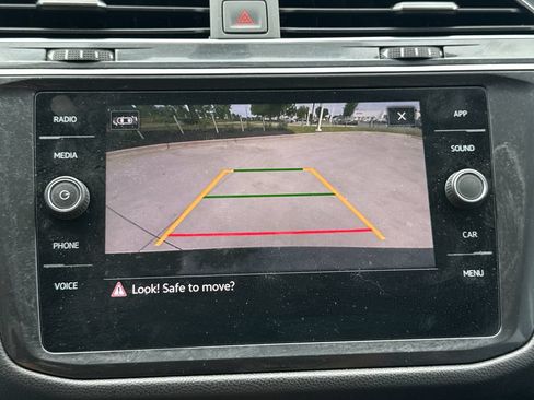 Used 2021 Volkswagen Tiguan SE FWD image 26