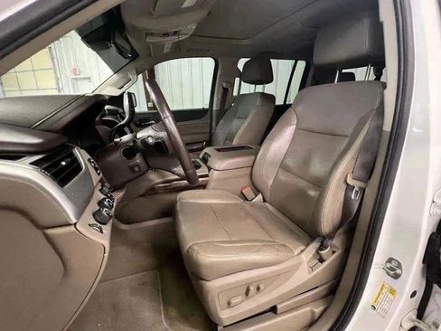 Used 2017 GMC Yukon XL SLT w/ Open Road Package image 3