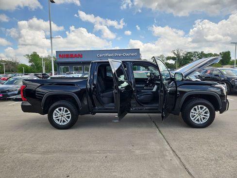 Used 2022 Toyota Tundra SR5 w/ SR5 Convenience Package image 12