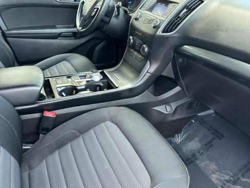Used 2019 Ford Edge SE image 17