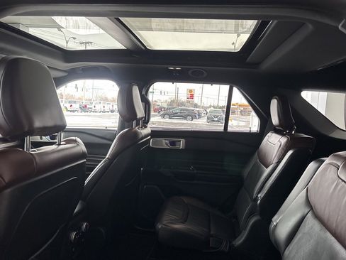 Used 2020 Ford Explorer Platinum w/ Premium Technology Package image 24
