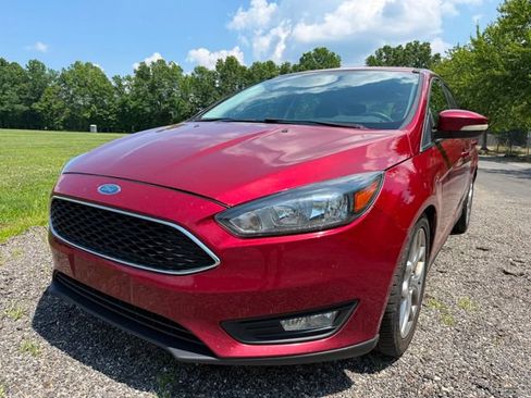 Used 2015 Ford Focus SE w/ Equipment Group 201A FWD image 1