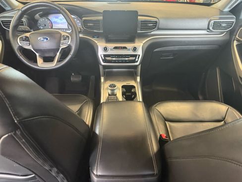 Used 2021 Ford Explorer XLT w/ Equipment Group 202A AWD/4WD image 19
