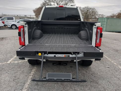 Used 2024 Ford F250 Platinum image 11