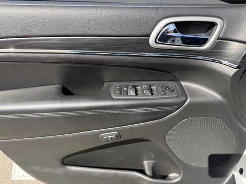 Used 2019 Jeep Grand Cherokee Limited AWD/4WD image 10