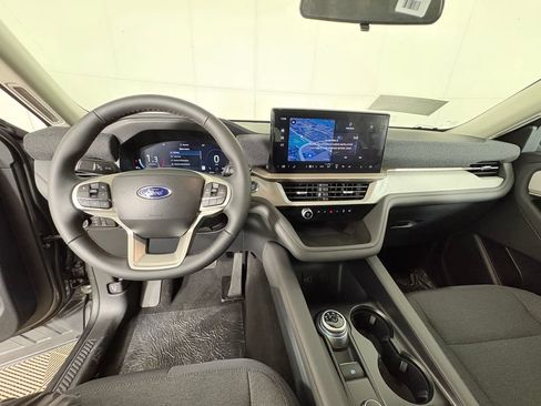 New 2026 Ford Explorer Active RWD image 8