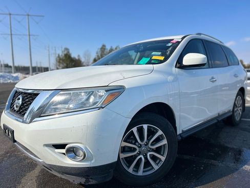 Used 2015 Nissan Pathfinder SL w/ SL Premium Package image 2