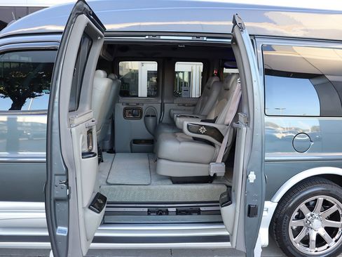 Used 2014 GMC Savana 1500 image 28