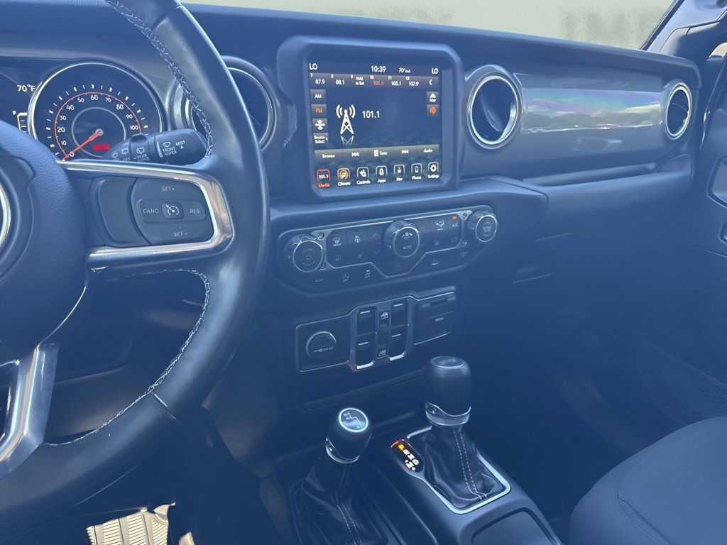 Used 2023 Jeep Wrangler Unlimited Sahara w/ Cold Weather Group AWD/4WD image 17