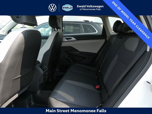 Used 2025 Volkswagen Taos SE image 34