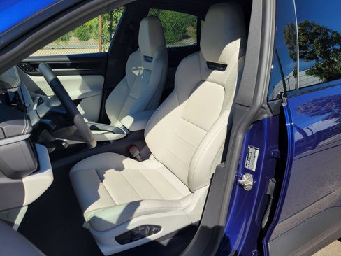 New 2025 Porsche Macan 4 Electric AWD/4WD image 5