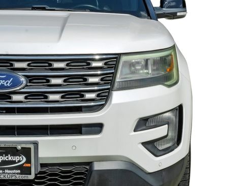 Used 2017 Ford Explorer XLT w/ Equipment Group 202A FWD image 50