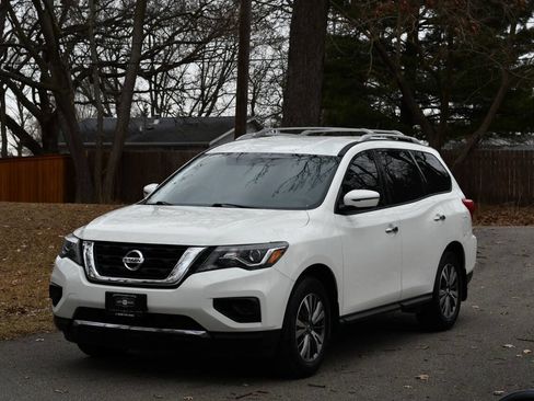 Used 2018 Nissan Pathfinder S image 3