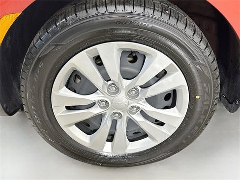 Used 2022 Kia Soul LX image 11