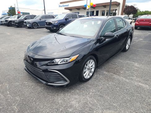 Used 2024 Toyota Camry LE FWD image 8