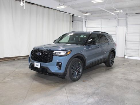 New 2026 Ford Explorer ST-Line w/ ST-Line Street Pack image 3