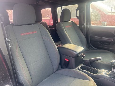 Used 2025 Jeep Wrangler Unlimited Rubicon image 5
