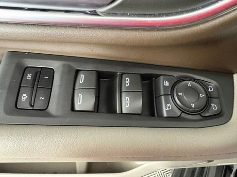 Used 2022 Chevrolet Suburban LT w/ LT Signature Package AWD/4WD image 17